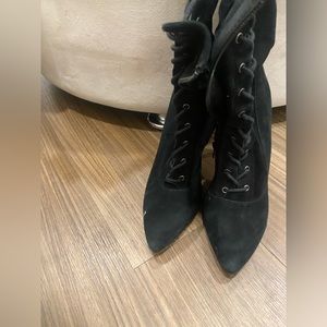 Steve Madden black suede lace up ankle boots size 10
